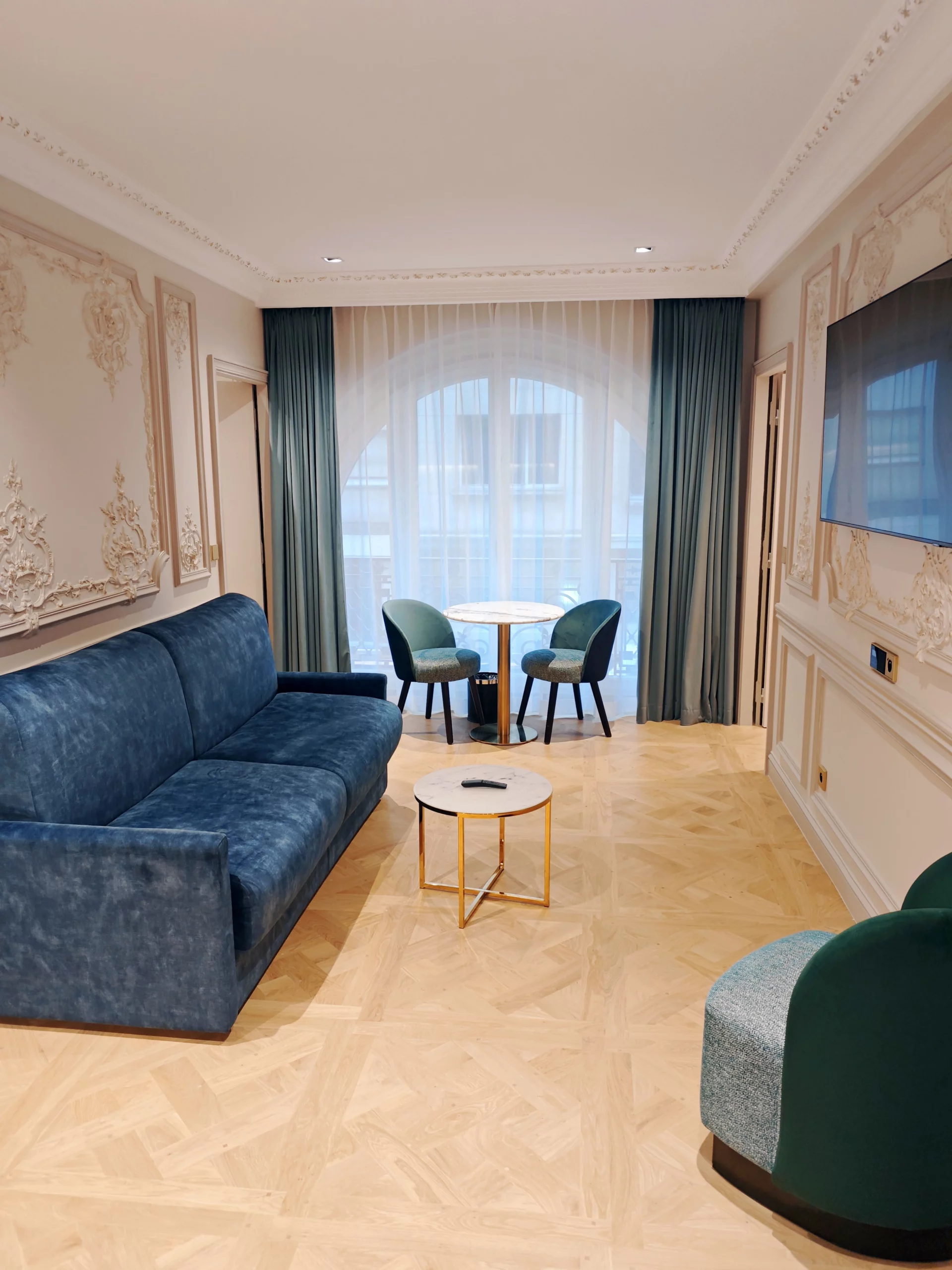 Séjour avec vue rue Leroux appartement prestige Paris 16